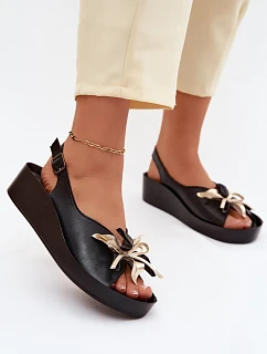 Kožené dámské sandály s ozdobou model 22133641 Černé - S.Barski