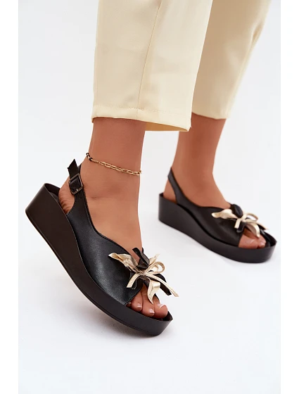 Kožené dámské sandály s ozdobou model 22133641 Černé - S.Barski