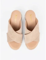 Zajímavé dámské hnědé  nazouváky na klínku