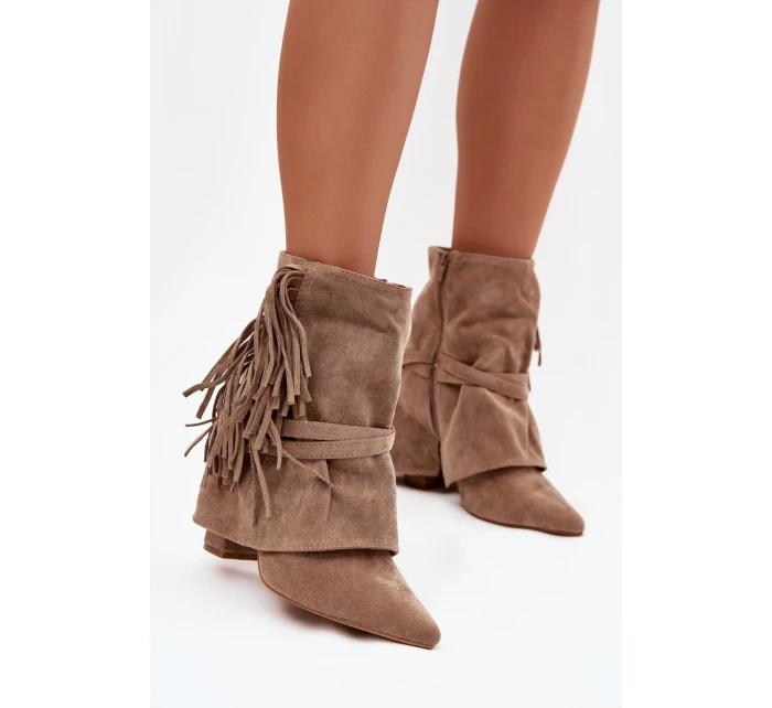 Dámské kotníkové boty na jehlovém podpatku s třásněmi a zlatými přezkami béžové model 21757497 - Boto