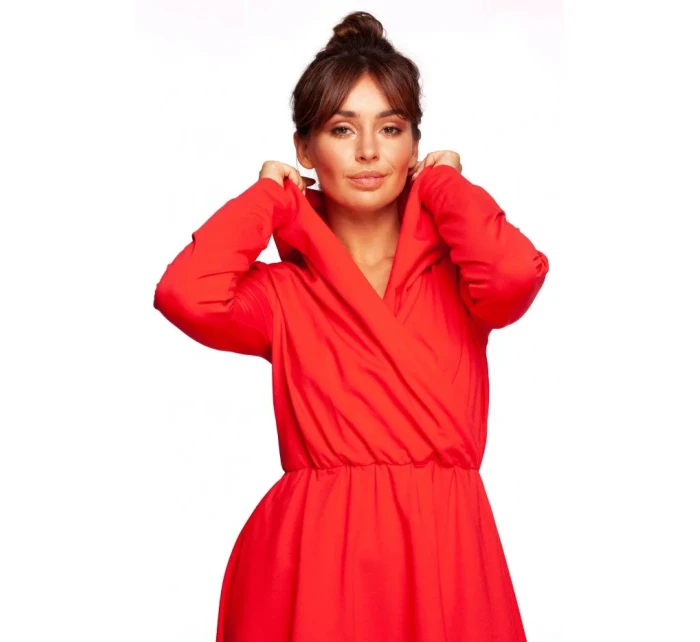 Rozšířené šaty s kapucí model 20882602 červené - BeWear