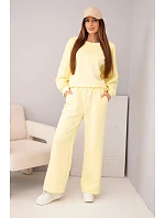 Dámský komplet z model 22045159 materiálu mikina + kalhoty tmavě žlutý - K-Fashion Dámský komplet z model 22045159 materiálu mikina + kalhoty tmavě žlutý - K-Fashion