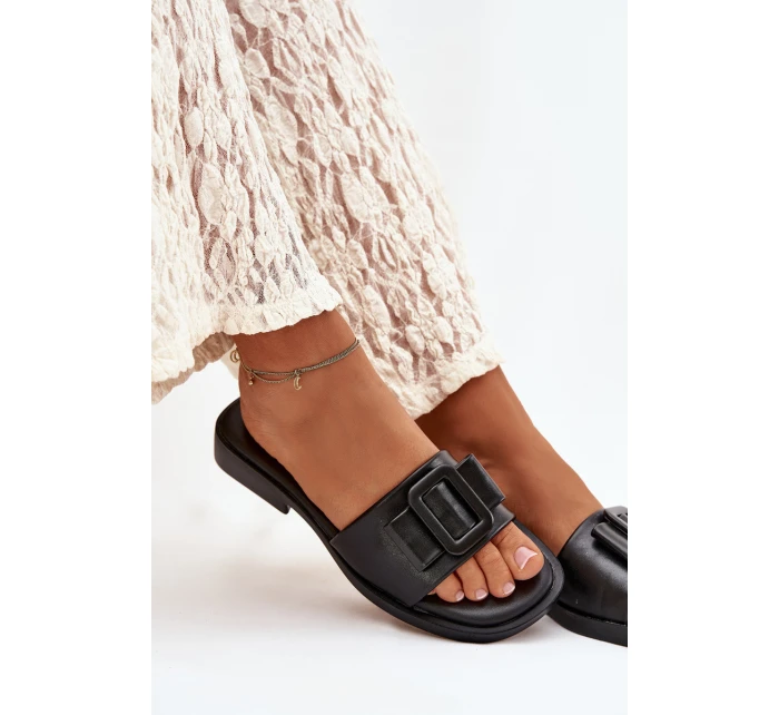 Dámské pantofle na ploché podrážce s přezkou Černé model 21900557 - Boto Dámské pantofle na ploché podrážce s přezkou Černé model 21900557 - Boto