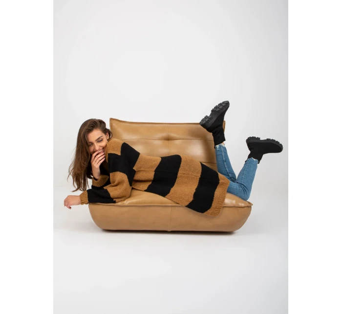 Svetr TW SW BI model 17657725 velbloud - FPrice