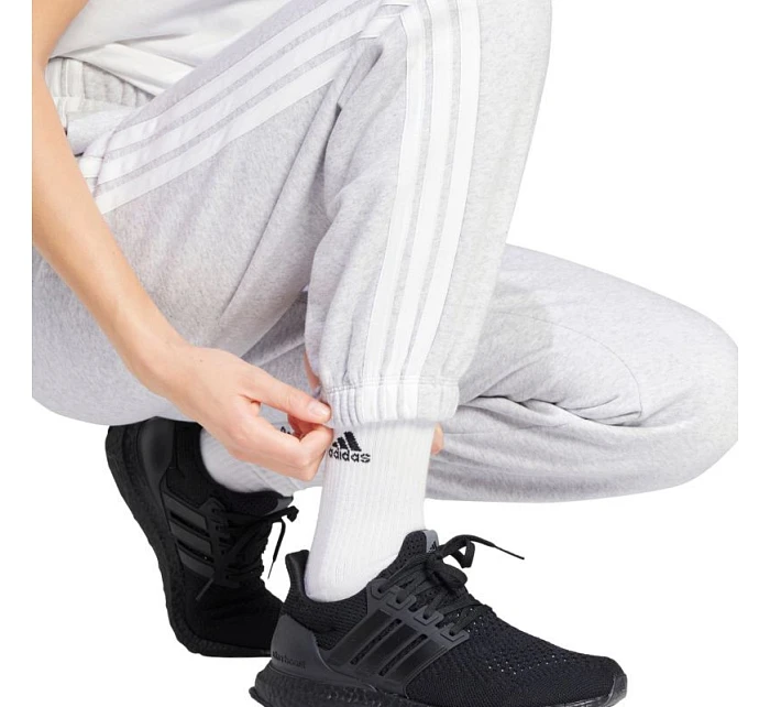 Adidas Essentials 3-Stripes Fleece Loose-Fit Kalhoty W IN6178 dámské Adidas Essentials 3-Stripes Fleece Loose-Fit Kalhoty W IN6178 dámské