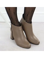 Elegantní kožené boty na jehlovém podpatku béžové model 21905510 - JEZZI Elegantní kožené boty na jehlovém podpatku béžové model 21905510 - JEZZI