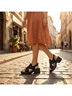 Dámské kožené sandály na platformě černé model 22099400 - S.Barski