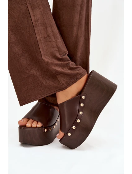 Dámské nazouváky na platformě s nýty čokoládové Mareline Dámské nazouváky na platformě s nýty čokoládové Mareline