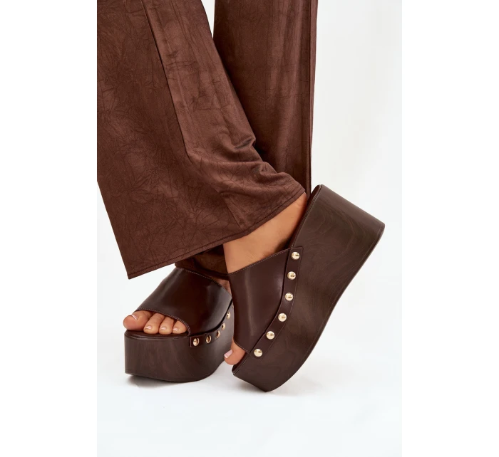 Dámské nazouváky na platformě s nýty čokoládové Mareline Dámské nazouváky na platformě s nýty čokoládové Mareline