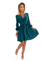 BINDY - Velmi žensky působící dámské šaty v lahvově zelené barvě s dekoltem 339-2