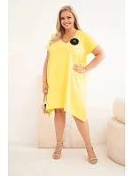 Dámské bavlněné šaty Plus Size s broží a výstřihem žlutá Dámské bavlněné šaty Plus Size s broží a výstřihem žlutá