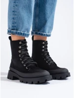 Moderní černé dámské kotníčkové boty na plochém podpatku Moderní černé dámské kotníčkové boty na plochém podpatku