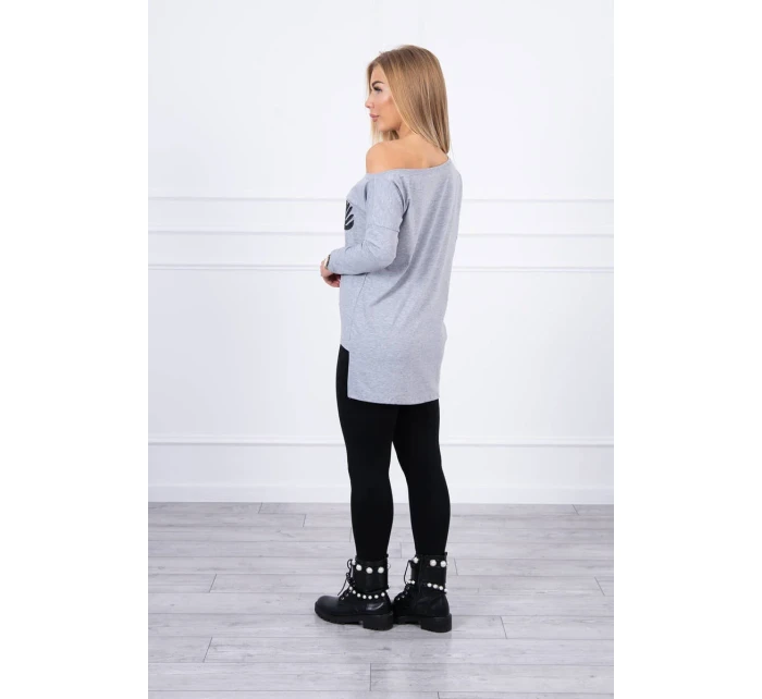 Halenka s potiskem a delšími zády šedá