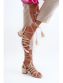 Béžové sandály na nízkém podpatku se zavazováním Chrisele zdobené cvočky