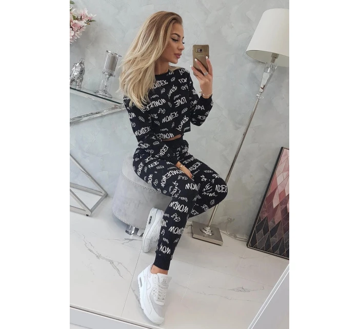 Sada s černými nápisy Sada s černými nápisy