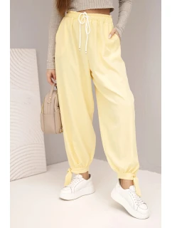 Dámské kalhoty s širokým nohavicím a zavazováním dole žluté
