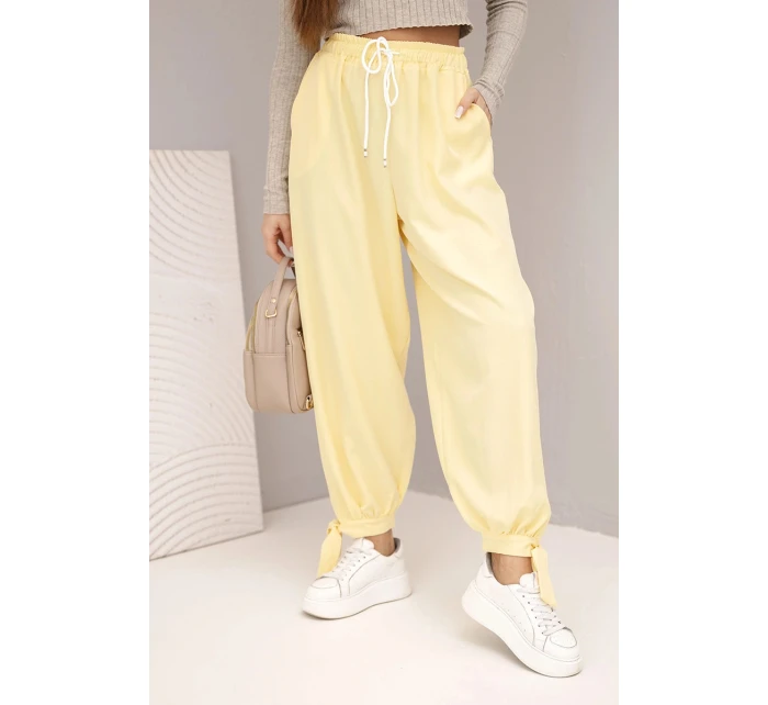 Dámské kalhoty s širokým nohavicím a zavazováním dole žluté