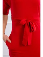 Šaty s křídly na ramenou červené