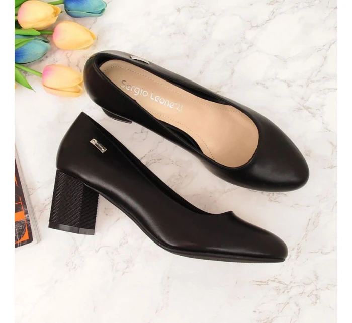 Černé lodičky Sergio Leone W SK314A s ozdobným sloupkem Černé lodičky Sergio Leone W SK314A s ozdobným sloupkem