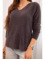 Dámský svetr z měkké pleteniny s V výstřihem hnědý