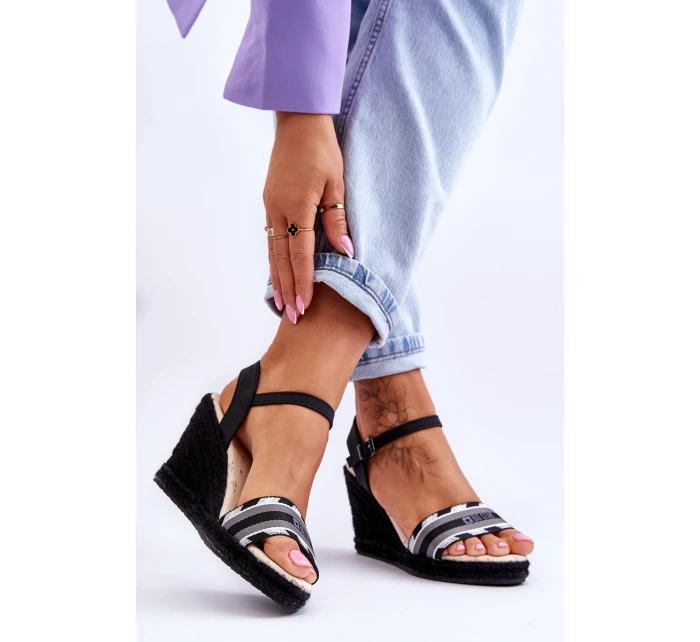 Dámské pohodlné sandály na klínu Big Star model 21618108 černé - Big Star Shoes