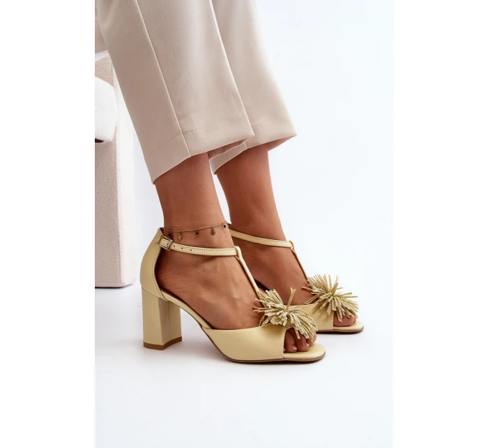 Kožené sandály na podpatku s ozdobou Laura Messi 2758 béžové