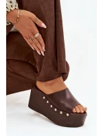 Dámské nazouváky na platformě s nýty čokoládové Mareline Dámské nazouváky na platformě s nýty čokoládové Mareline