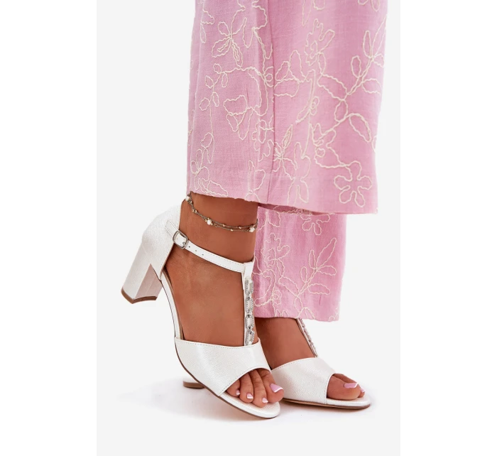 Dámské Sandály Na Podpatku S Dekorativním Páskem Eko Kůže Bílé Triavera