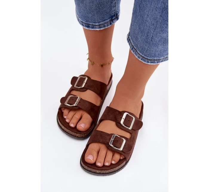 Dámské pantofle s přezkami Čokoládové model 21908427 - Boto