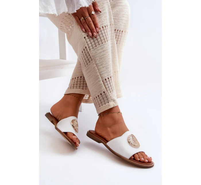 Zazoo 2938 Kožené Žabky Na Ploché Podrážce S Ozdobou Bílé