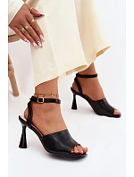 Dámské sandály na podpatku model 22126177 Černé - VINCEZA