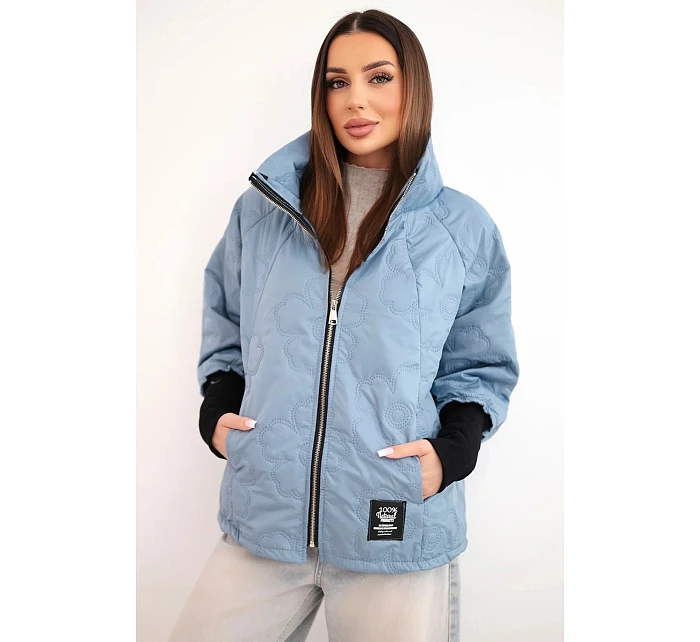Dámská jarní prošívaná bunda s ozdobnou ražbou a zipem jeansová