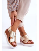 kožené sandály na klínu Zlaté model 21617433 - Zazoo kožené sandály na klínu Zlaté model 21617433 - Zazoo