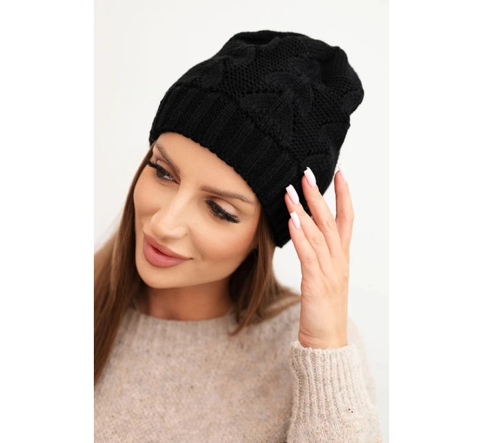 Dámská zimní čepice s vlnou a strukturální pleteninou K432 černá