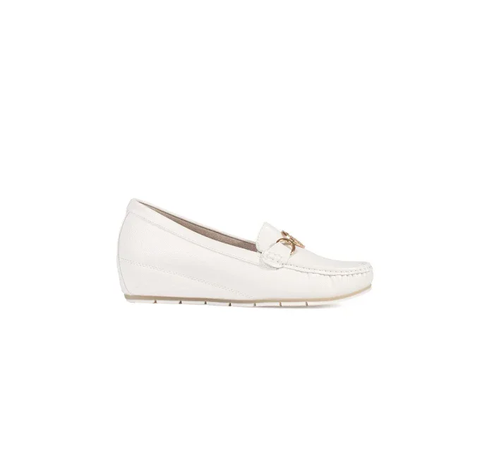 Jedinečné dámské bílé  mokasíny na klínku