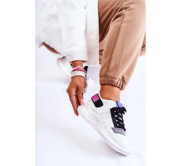 Dámská sportovní obuv nazouvací Bíle model 21591025 - Boto Dámská sportovní obuv nazouvací Bíle model 21591025 - Boto