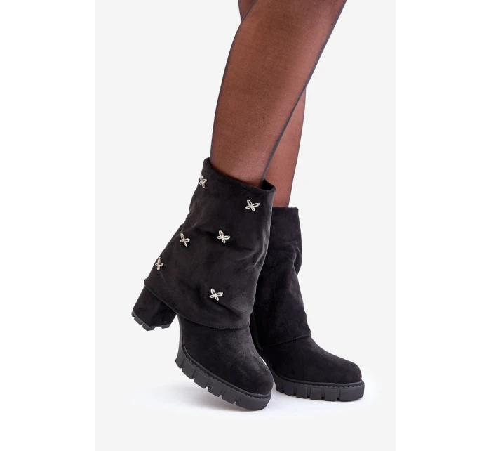 Zdobené boty s ohrnutým svrškem na podpatku černé model 21679301 - Boto Zdobené boty s ohrnutým svrškem na podpatku černé model 21679301 - Boto