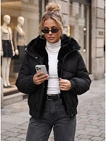 Kurtka damska zimowa pikowana z futerkiem czarna model 22394599 - FashionStreet Kurtka damska zimowa pikowana z futerkiem czarna model 22394599 - FashionStreet