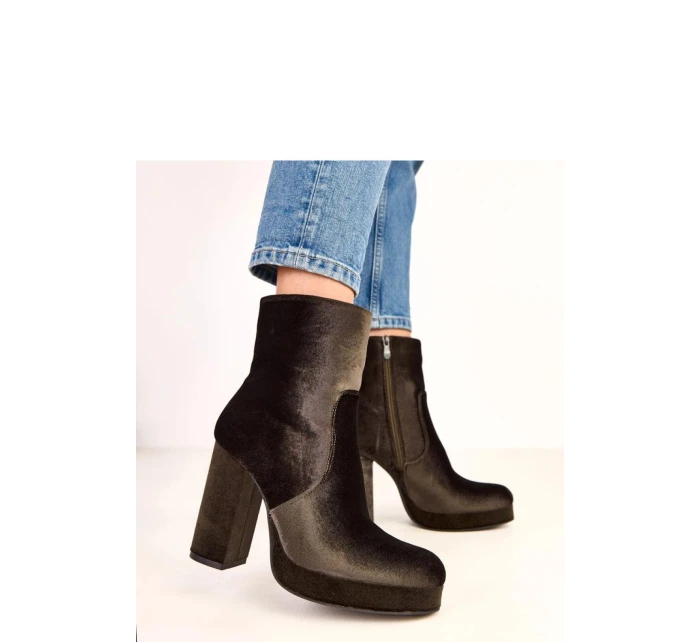 Boty na podpatku model 220583 Solea Boty na podpatku model 220583 Solea