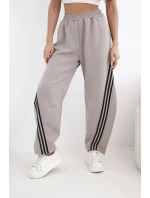 Dámské kalhoty máslové z viskózy s lampasem fango Dámské kalhoty máslové z viskózy s lampasem fango