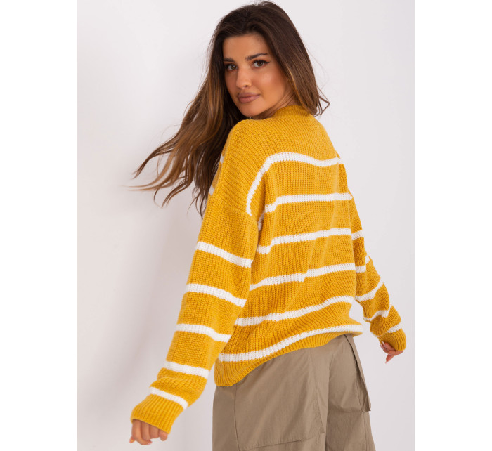 Tmavě žlutý oversize svetr s kulatým výstřihem