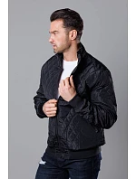 Černá pánská prošívaná bunda se stahovacími lemy model 18347930 - J.STYLE Černá pánská prošívaná bunda se stahovacími lemy model 18347930 - J.STYLE