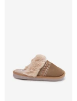 Dámské pantofle s kožešinou a výšivkou zelené model 21772626 - Boto Dámské pantofle s kožešinou a výšivkou zelené model 21772626 - Boto