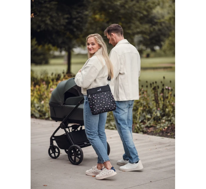 Dámská crossbody kabelka na kočárek Vuch Amma Flowers Black Dámská crossbody kabelka na kočárek Vuch Amma Flowers Black