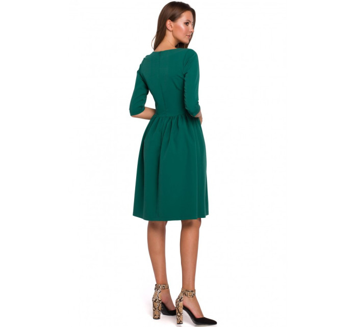 K010 Přiléhavé šaty s nabíraným pasem - zelené