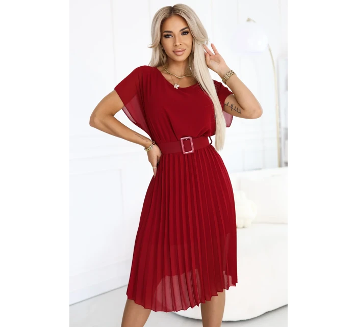 MIA Plisované šifonové midi šaty se širokým páskem model 21108244 - numoco basic MIA Plisované šifonové midi šaty se širokým páskem model 21108244 - numoco basic