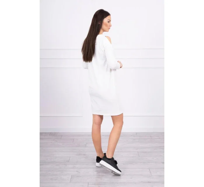 Šaty s model 18744102 a barevnou 3D mašlí ecru - K-Fashion Šaty s model 18744102 a barevnou 3D mašlí ecru - K-Fashion