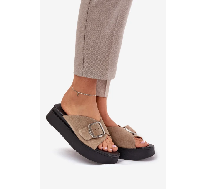 Dámské semišové sandály s přezkou na platformě béžové model 21686253 - Zazoo