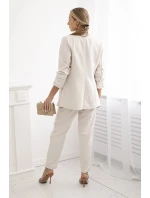 Elegantní souprava saka a kalhot světle béžové barvy Elegantní souprava saka a kalhot světle béžové barvy