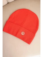 Dámská čepice z modalu a viskózy s ozdobným knoflíkem červená Dámská čepice z modalu a viskózy s ozdobným knoflíkem červená